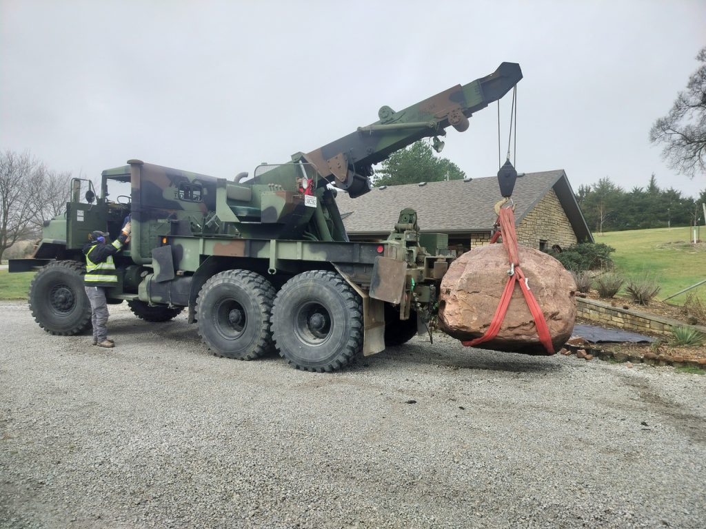 MCR Towing: military wrecker log lift